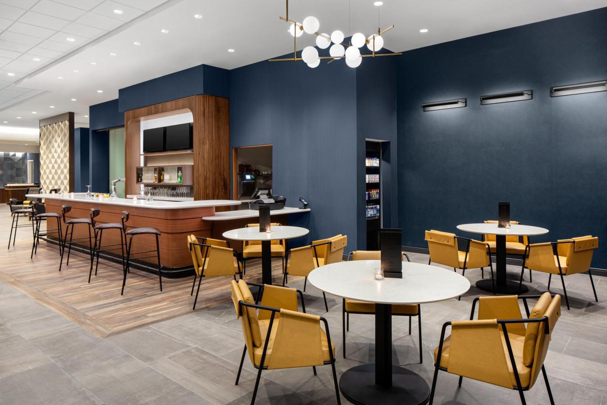 Courtyard By Marriott Lansing Downtown Hotel Buitenkant foto