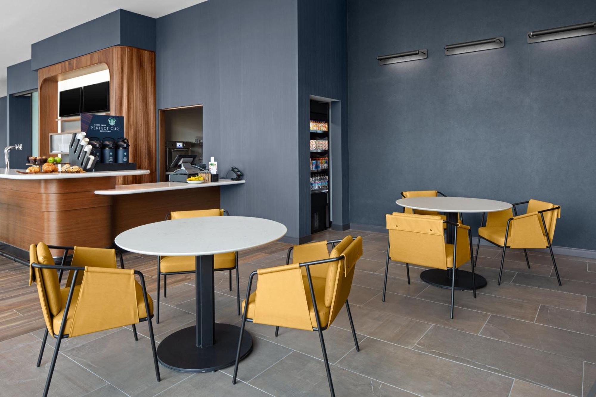 Courtyard By Marriott Lansing Downtown Hotel Buitenkant foto