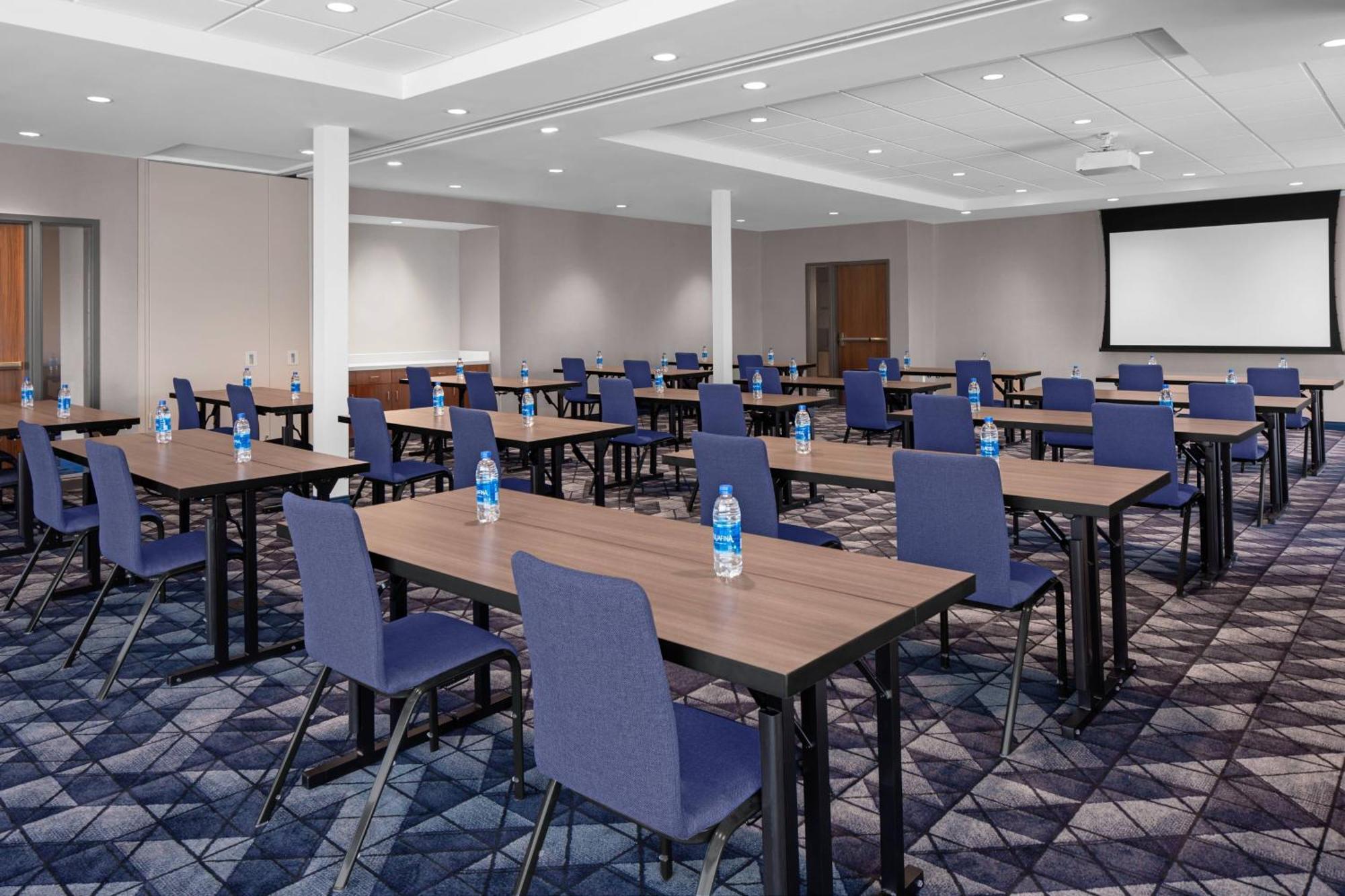 Courtyard By Marriott Lansing Downtown Hotel Buitenkant foto