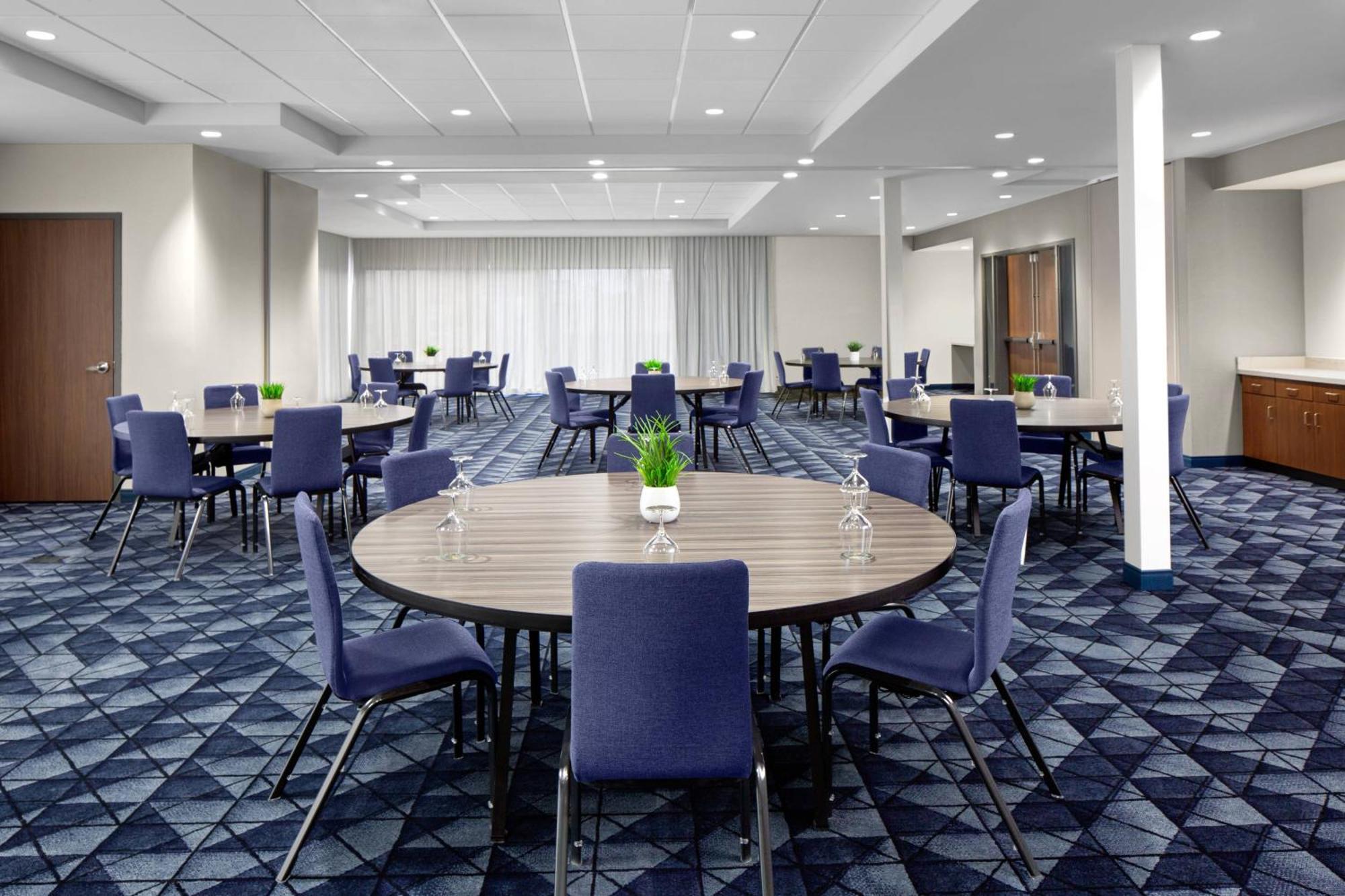 Courtyard By Marriott Lansing Downtown Hotel Buitenkant foto
