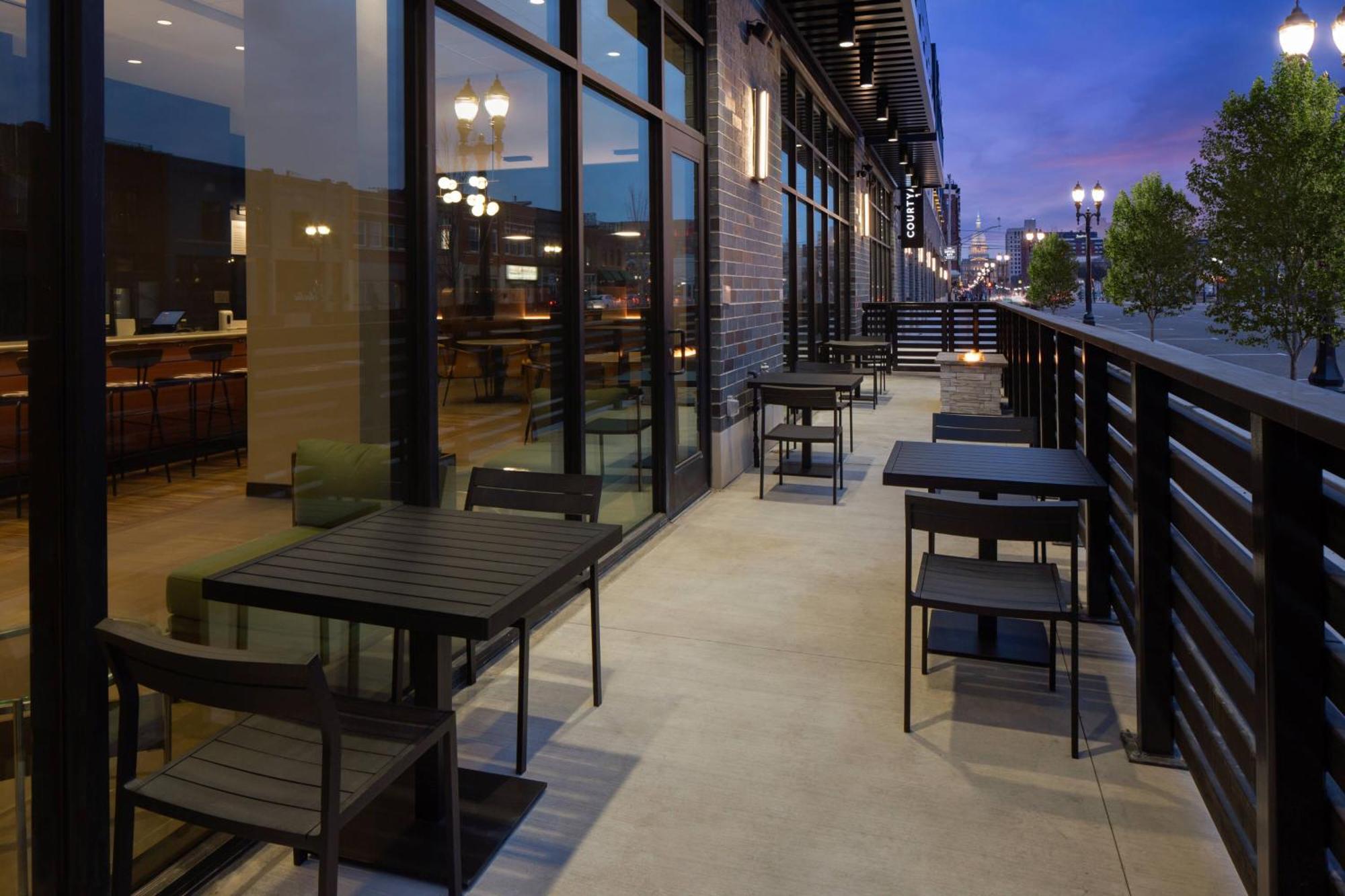Courtyard By Marriott Lansing Downtown Hotel Buitenkant foto