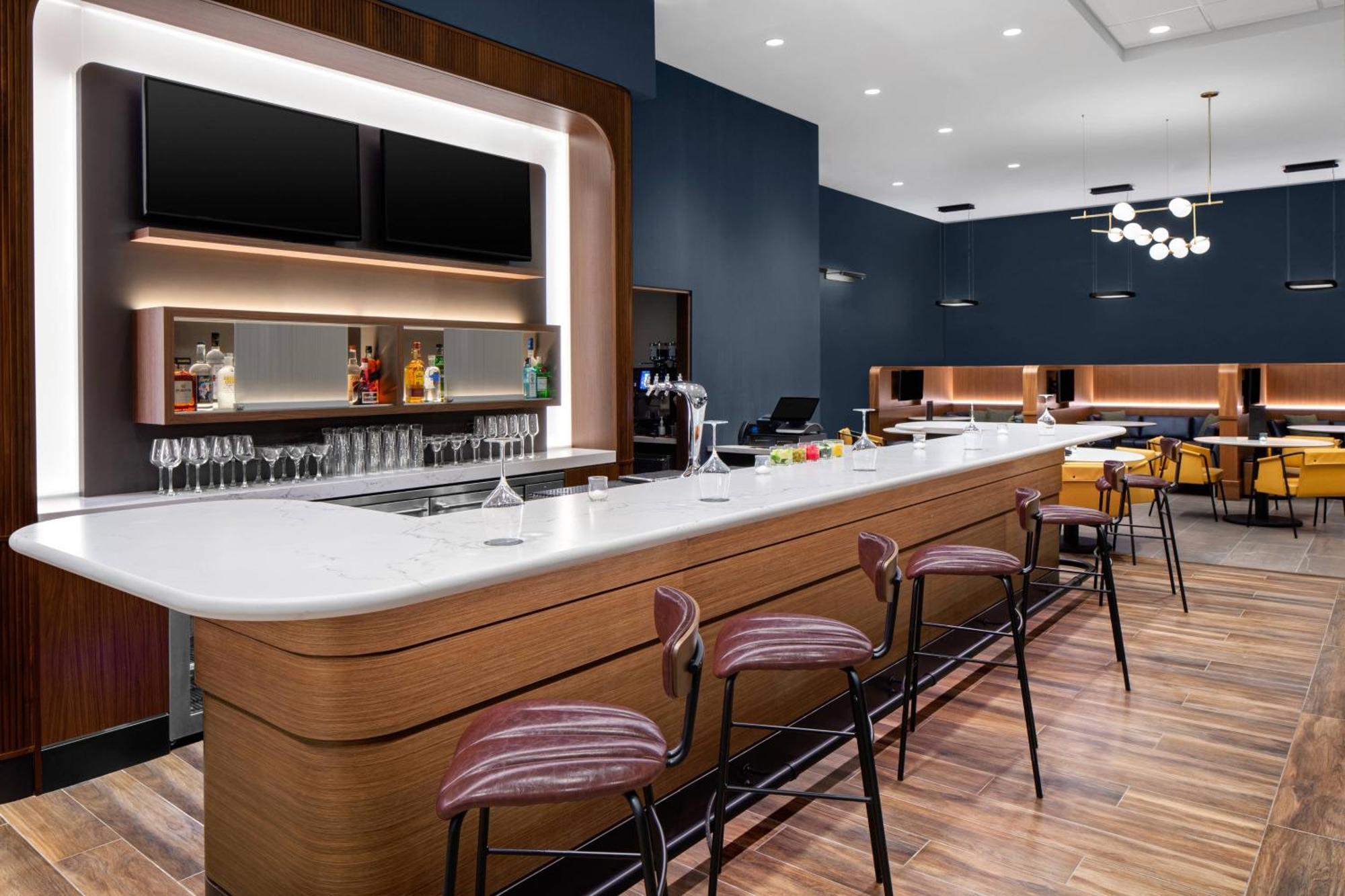 Courtyard By Marriott Lansing Downtown Hotel Buitenkant foto