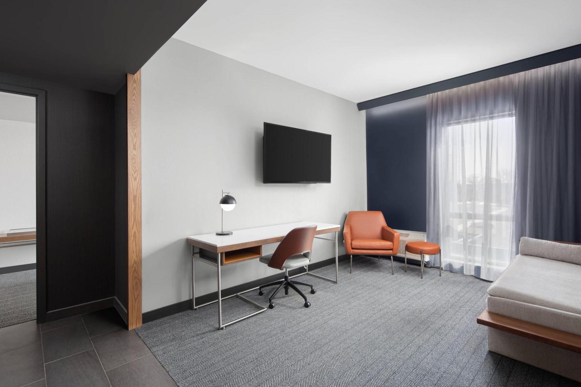 Courtyard By Marriott Lansing Downtown Hotel Buitenkant foto