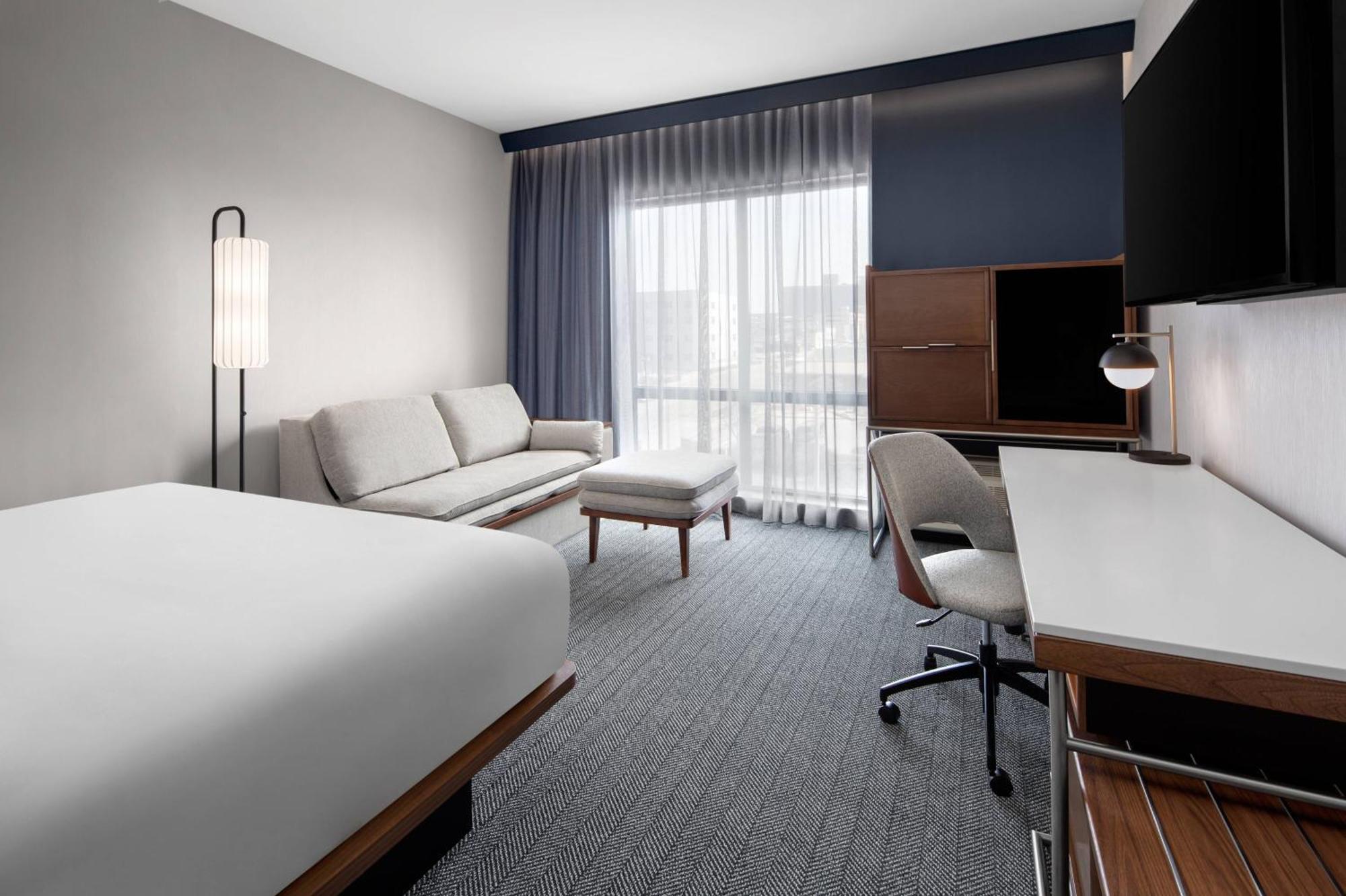 Courtyard By Marriott Lansing Downtown Hotel Buitenkant foto