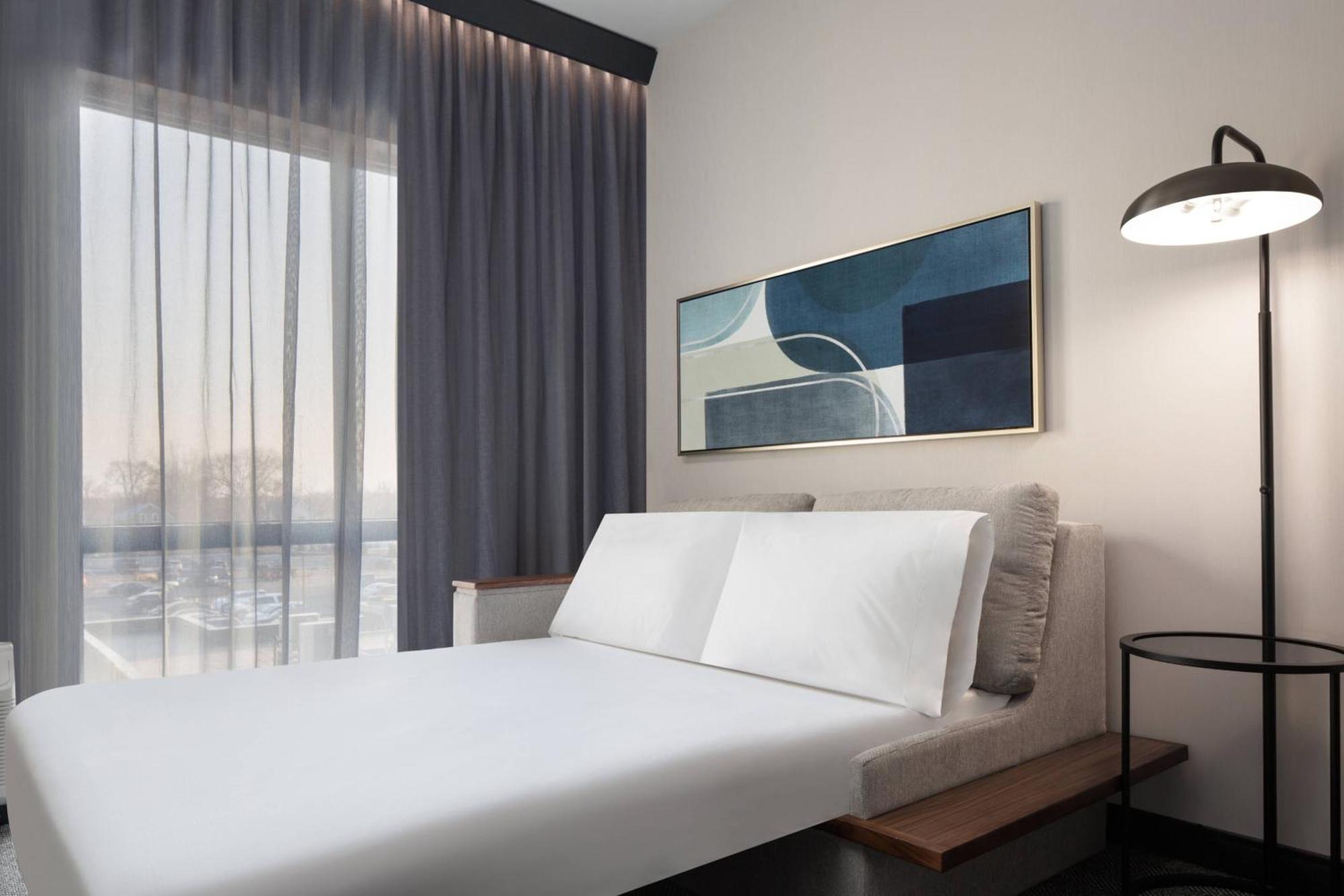 Courtyard By Marriott Lansing Downtown Hotel Buitenkant foto
