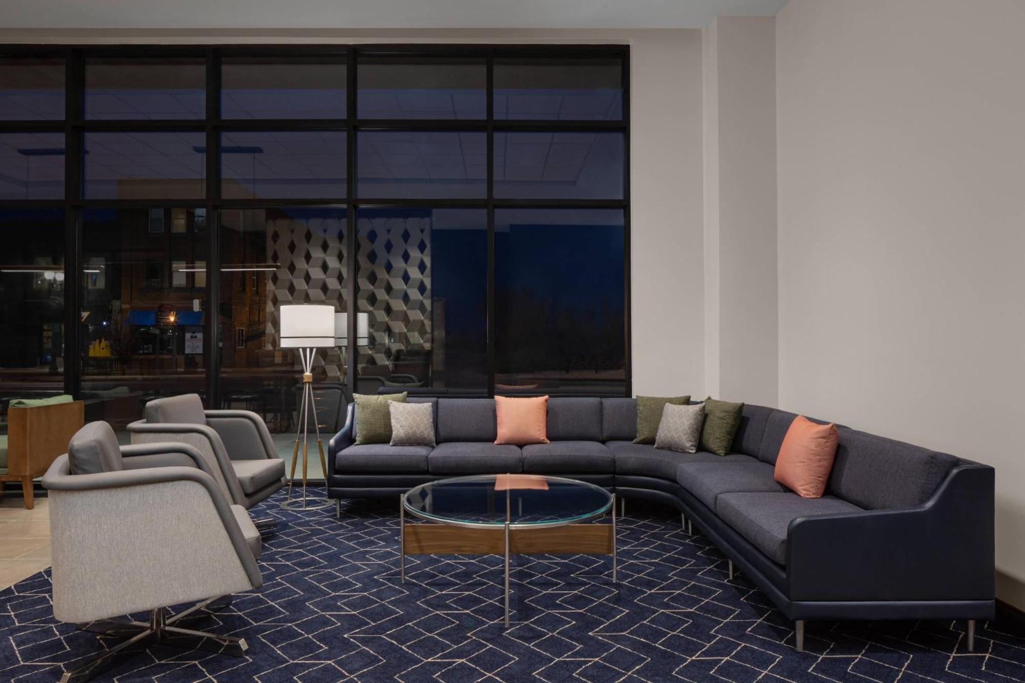 Courtyard By Marriott Lansing Downtown Hotel Buitenkant foto