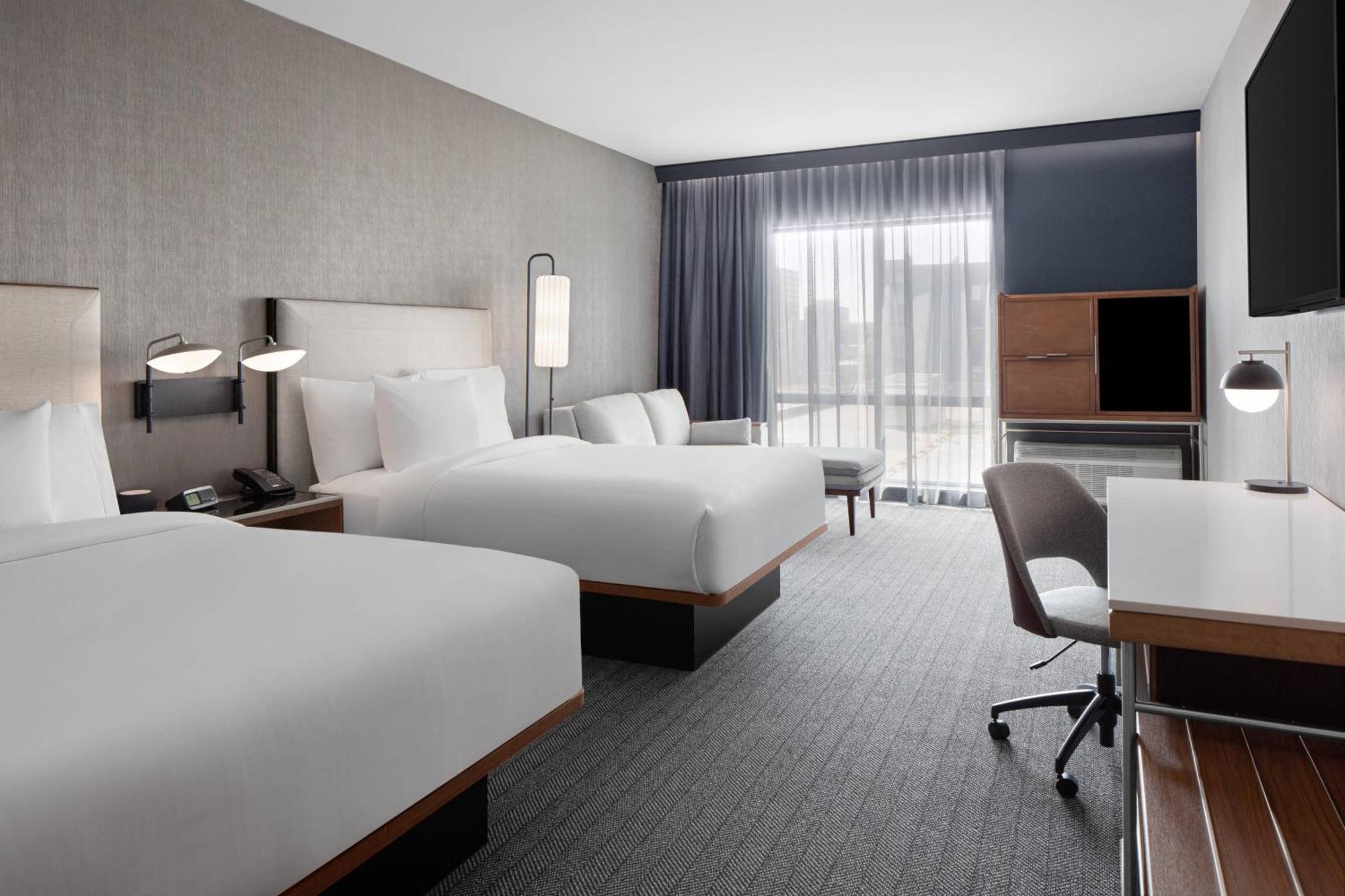 Courtyard By Marriott Lansing Downtown Hotel Buitenkant foto