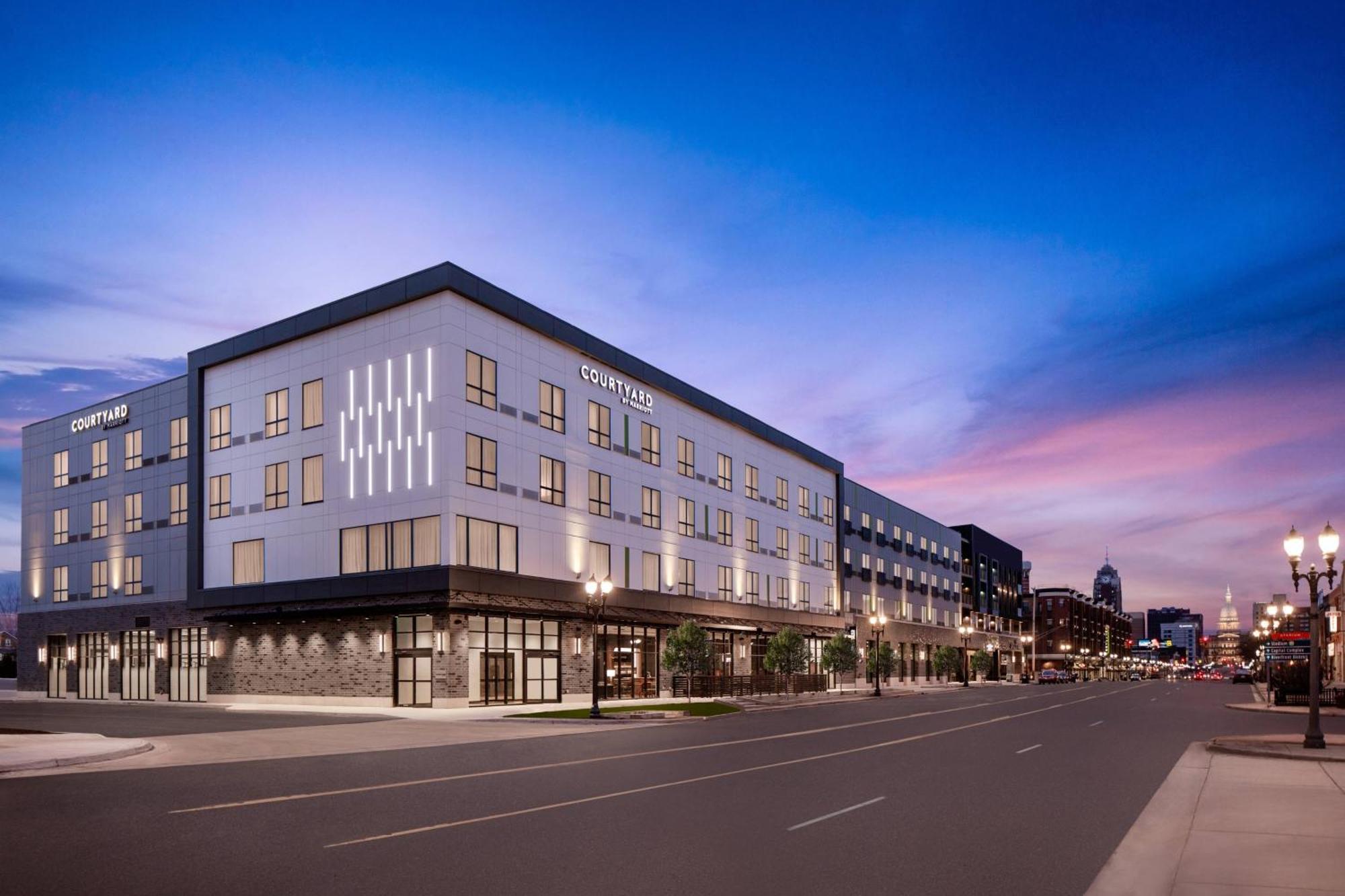 Courtyard By Marriott Lansing Downtown Hotel Buitenkant foto