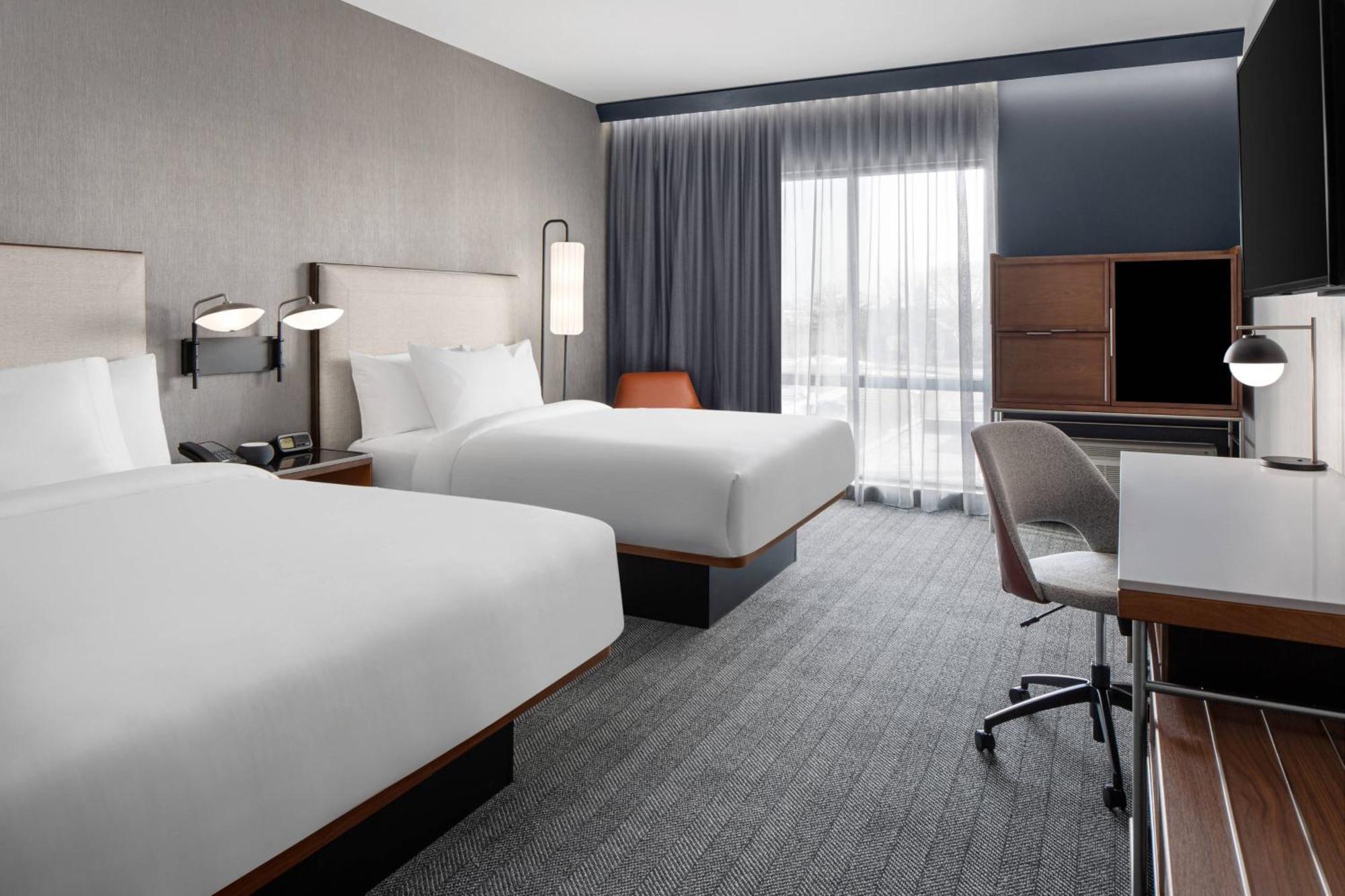 Courtyard By Marriott Lansing Downtown Hotel Buitenkant foto